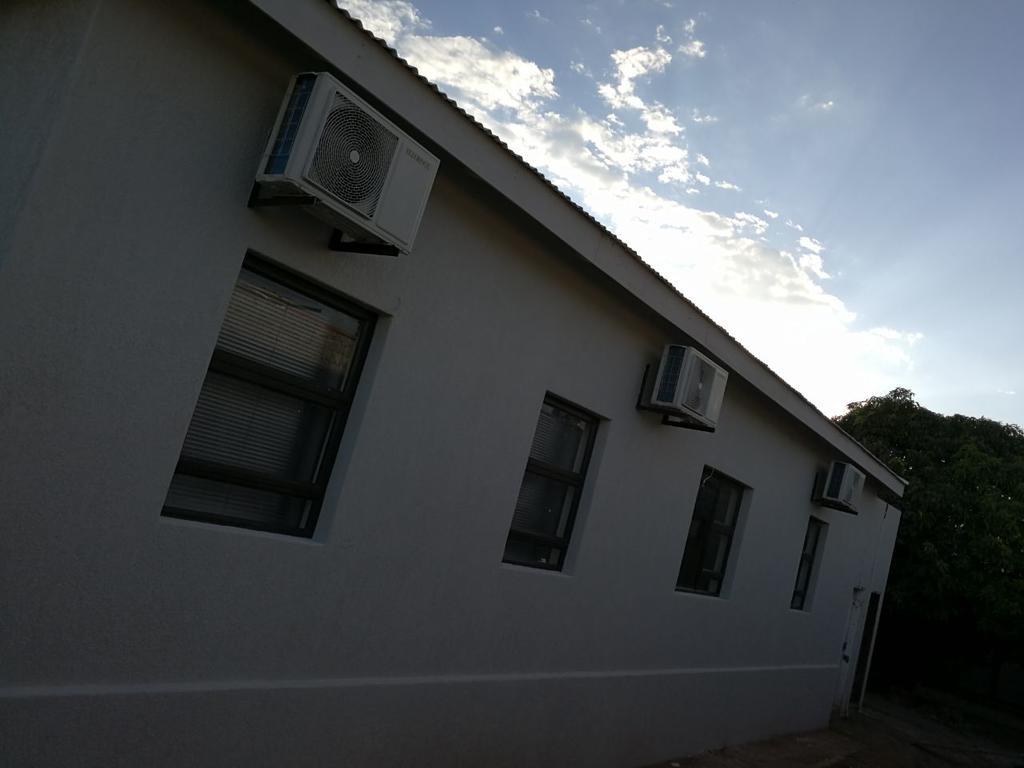 Tsumeb Guesthouse Kamho Exteriör bild