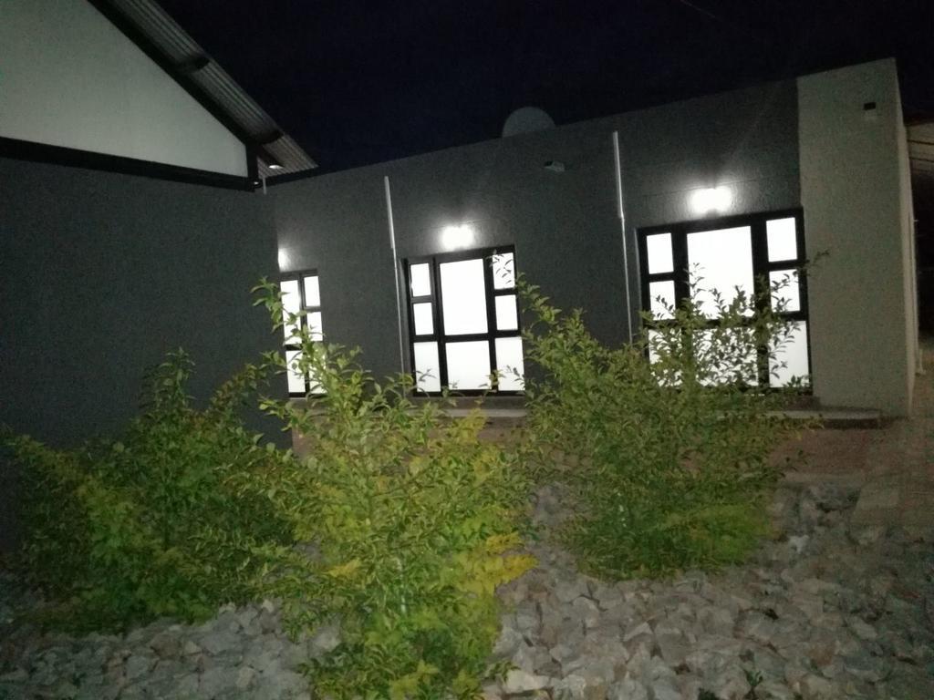 Tsumeb Guesthouse Kamho Exteriör bild