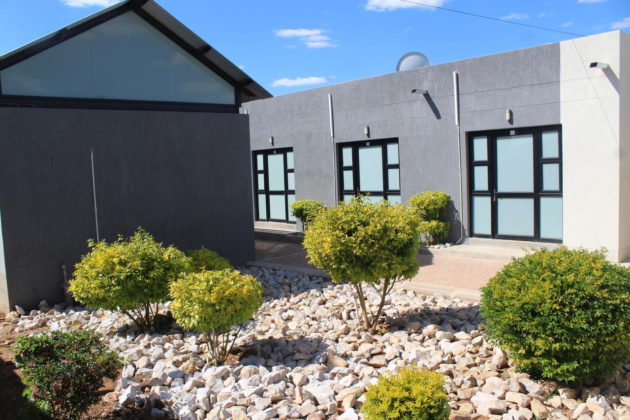 Tsumeb Guesthouse Kamho Exteriör bild